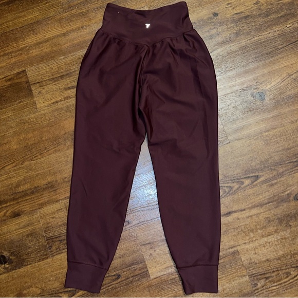 Old Navy Powersoft Activewear High Waisted Maroon Joggers Size S - Picture 3 of 7